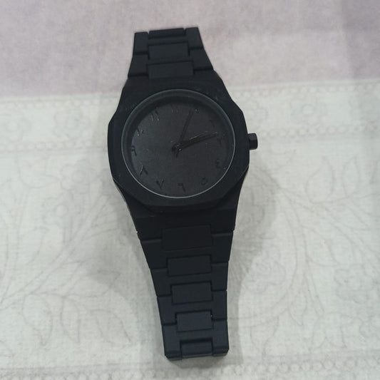 Black Minimalist Analog Wrist Aura Watch With Stainless Steel Strap And Butterfly Lock Non Waterproof